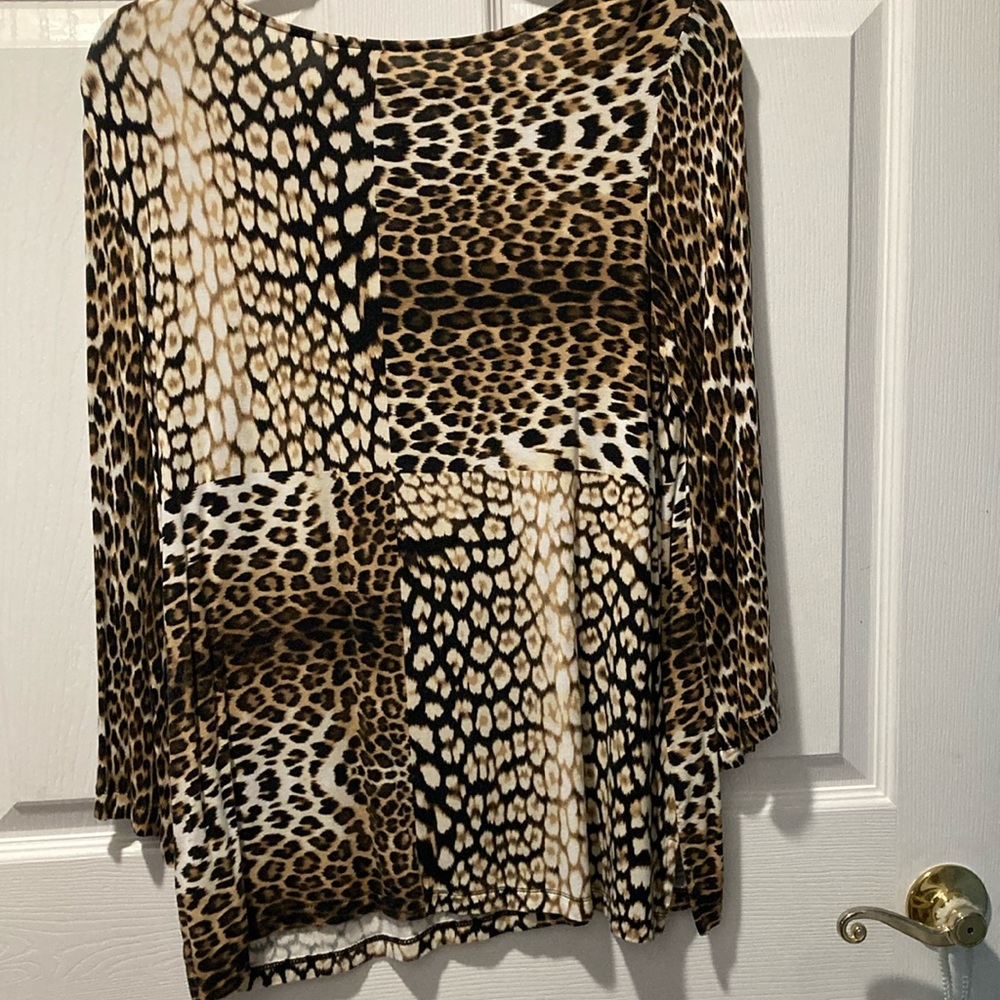 Long sleeve top.